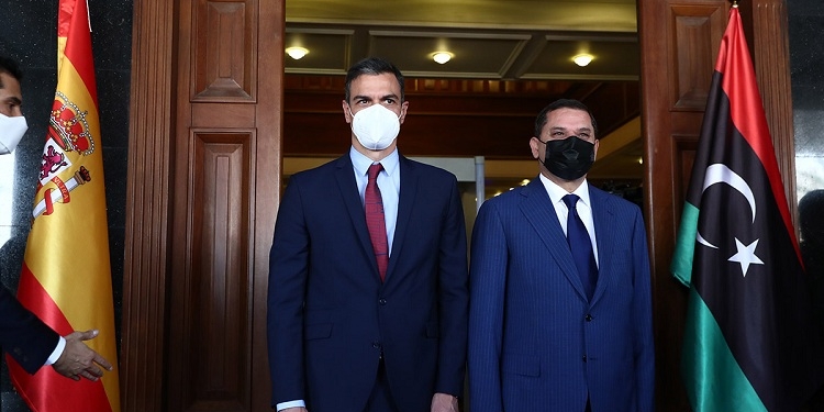 Sánchez promete apoyo económico y militar a Libia y reabre la Embajada en Trípoli