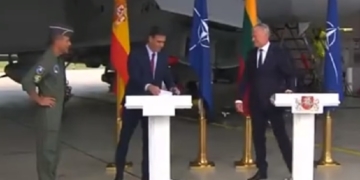 Un avión ruso obliga a interrumpir un acto de Sánchez y Nauseda en la base de la OTAN en Lituania