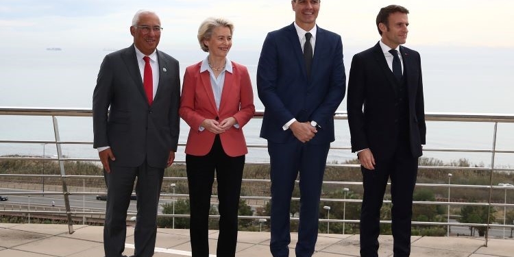 Sánchez, Costa y Macron presentan el corredor verde H2Med entre la península Ibérica y Marsella