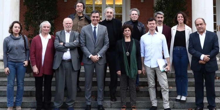 Sánchez recibe a los firmantes del manifiesto “contra el genocidio y el terrorismo” en Oriente Medio