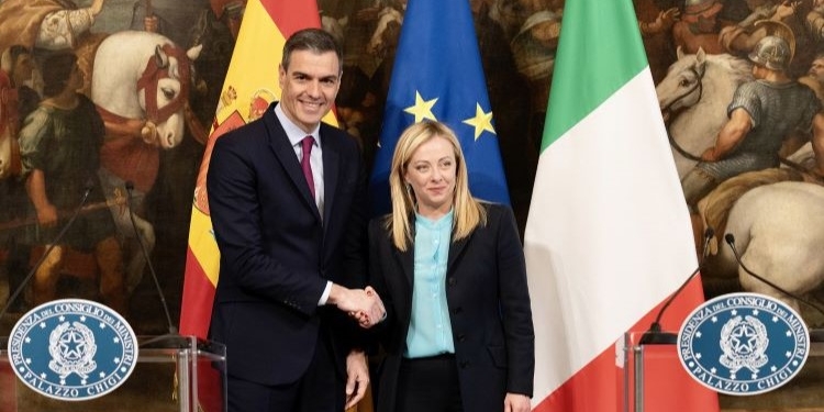 Sánchez y Meloni sortean diferencias y abordan la “dimensión exterior” del pacto migratorio europeo