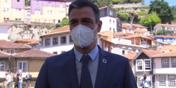 Pedro Sánchez se presenta en Oporto con una propuesta para liberar las vacunas