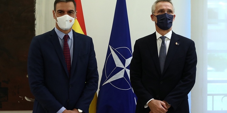 Sánchez coincidirá hoy con Stoltenberg en la base de la OTAN en Letonia