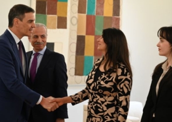 Pedro Sánchez recibe en Moncloa a familiares de palestinos afectados por el conflicto en Gaza