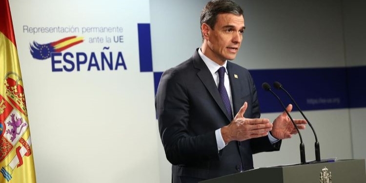 Sánchez admite en Bruselas que lo de China “no es un plan de paz” pero “tiene puntos de interés”