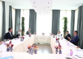El encuentro de Sánchez con Rutte ensombrece las perspectivas de un acuerdo europeo