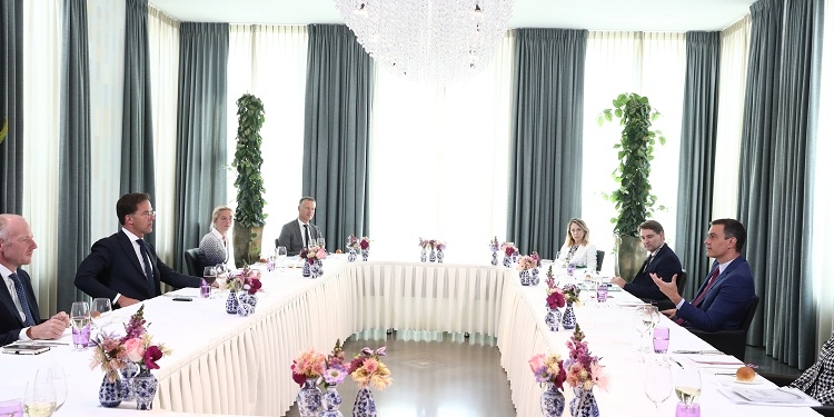 El encuentro de Sánchez con Rutte ensombrece las perspectivas de un acuerdo europeo