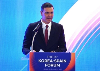 Sánchez alerta en Seúl contra el programa nuclear y la escalada armamentística de Corea del Norte