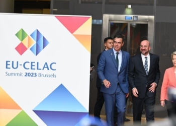 Sánchez inaugura la Cumbre UE-CELAC, pero sustituye la cena de gala por un mitin en Huesca