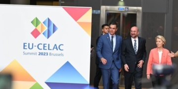Sánchez inaugura la Cumbre UE-CELAC, pero sustituye la cena de gala por un mitin en Huesca