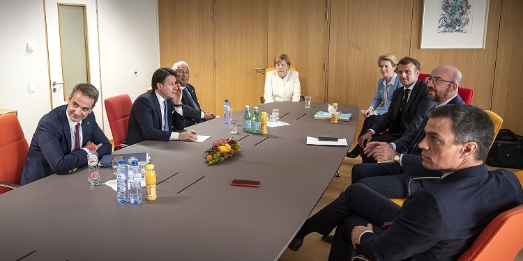 Los líderes europeos aprueban un fondo de 750.000 millones, con menos subsidios y sin vetos