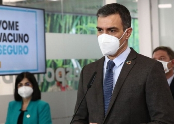 Sánchez intenta ocultar con las vacunas el caos ante la quinta ola