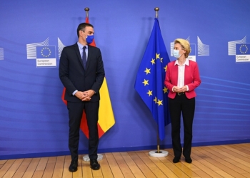 Sánchez intenta convencer a la UE de que se tomará en serio el recorte de gastos