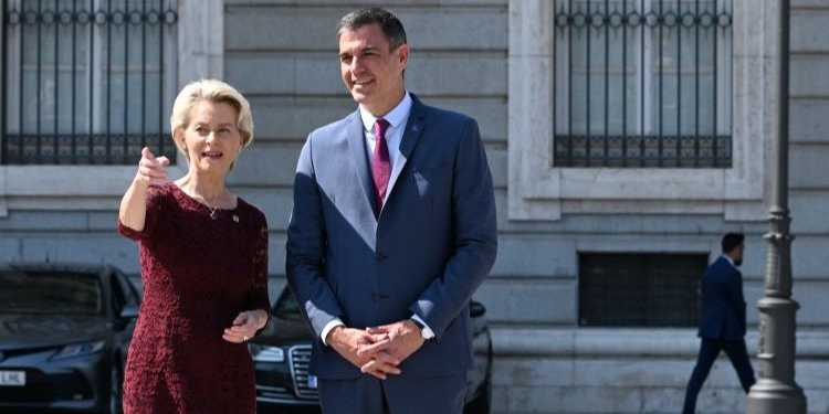 Von der Leyen insta a España a “dirigir muy hábilmente” el proceso de adhesión de Ucrania