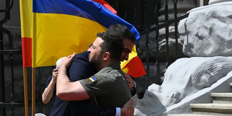 Sánchez promete 55 millones y otros cuatro tanques Leopard en su visita a Ucrania