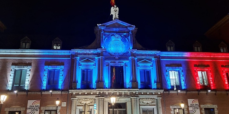 Exteriores ilumina su fachada para saludar a la Presidencia eslovena de la UE