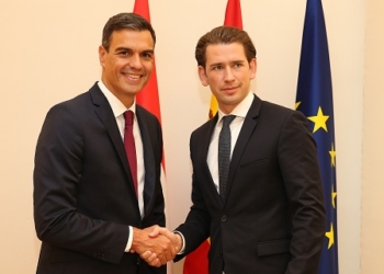 Sánchez defiende ante Kurz una política europea migratoria “solidaria”
