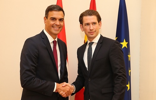 Sánchez defiende ante Kurz una política europea migratoria “solidaria”