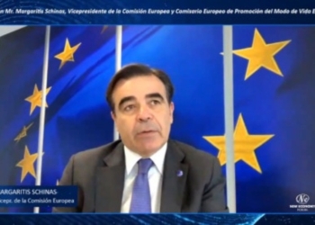 Schinas: “Debemos preguntarnos por qué la UE no fabrica mascarillas ni respiradores”