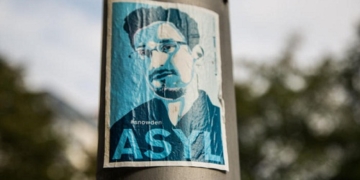 Snowden se plantea buscar asilo político en España, según sus abogados