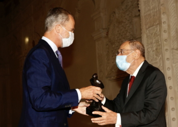 El Rey entrega a Javier Solana el premio Trayectoria Fulbright