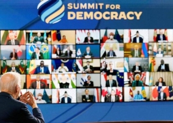 Sánchez presume de “democracia vibrante y sólida” en la cumbre copatrocinada por Biden