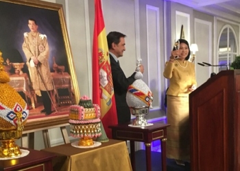 Tailandia anima a los turistas españoles a visitar el país en su fiesta nacional