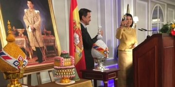 Tailandia anima a los turistas españoles a visitar el país en su fiesta nacional