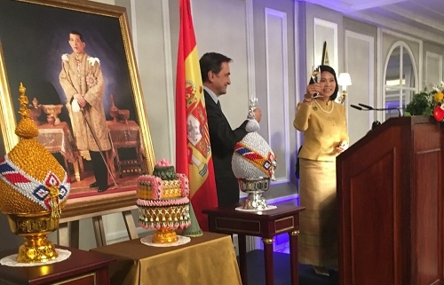 Tailandia anima a los turistas españoles a visitar el país en su fiesta nacional