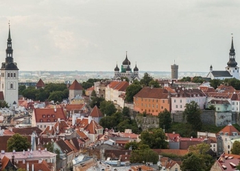 Dastis estrecha lazos con Letonia y Estonia, dos baluartes de la UE frente a Rusia