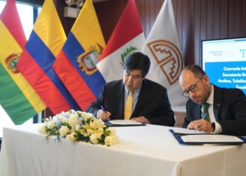 Telefónica cooperará en la educación digital de las mujeres en la región andina