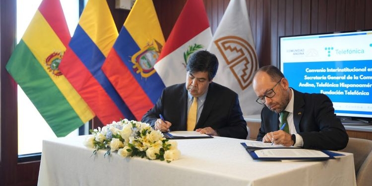 Telefónica cooperará en la educación digital de las mujeres en la región andina