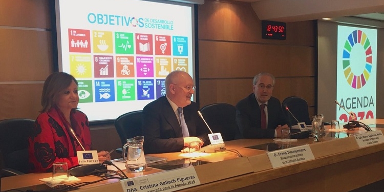 Timmermans rechaza el “cortoplacismo” en la búsqueda de una economía sostenible