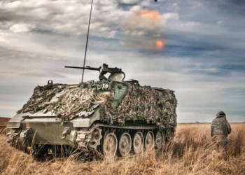 España responde a Ucrania: enviará «de inmediato» material militar, incluida artillería