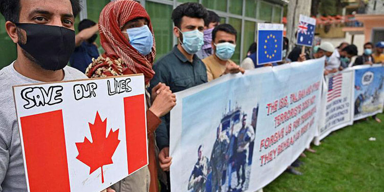 El Gobierno planea traer a España a los traductores afganos de las tropas españolas