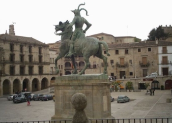 Trujillo recibe la Cumbre Hispano-Lusa un día después del descalabro del Gobierno de Costa