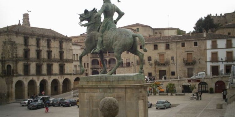 Trujillo recibe la Cumbre Hispano-Lusa un día después del descalabro del Gobierno de Costa