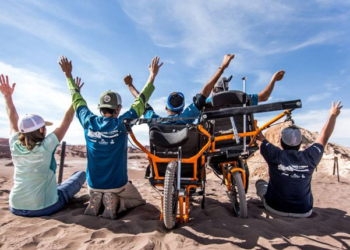 Las personas con discapacidad y las personas mayores se enfrentan a barreras que les impiden disfrutar plenamente de los viajes.