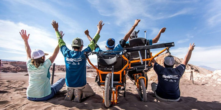 Las personas con discapacidad y las personas mayores se enfrentan a barreras que les impiden disfrutar plenamente de los viajes.