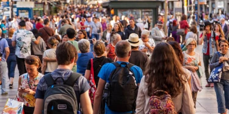 España recibió 85,1 millones de turistas internacionales en 2023, que gastaron más de 108.000 millones