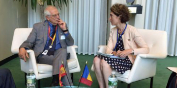 Borrell viaja a una Andorra expectante ante la situación en España