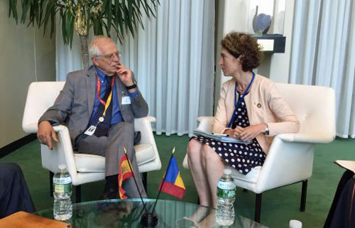 Borrell viaja a una Andorra expectante ante la situación en España