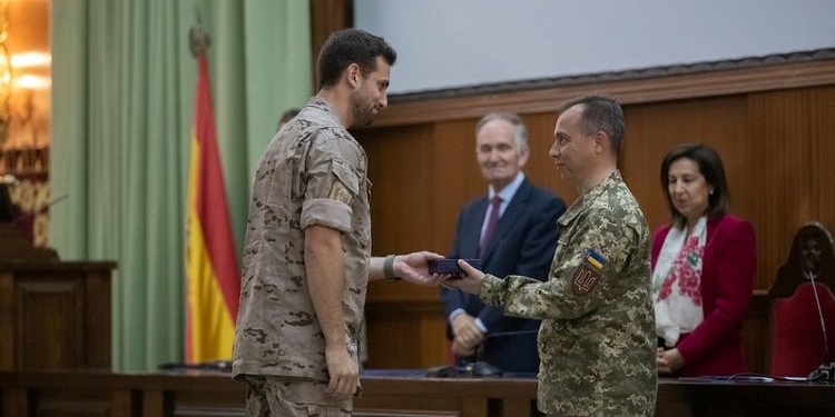 La Embajada de Ucrania condecora a militares españoles por la formación de soldados ucranianos