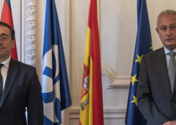 Albares visitó la sede de la Unión por el Mediterráneo y se reunió con el secretario general