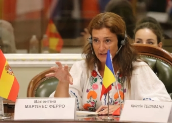 Zelenski condecora a la portavoz de Exteriores del PP por apoyar la soberanía de Ucrania