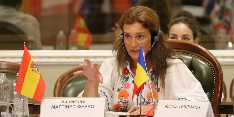 Zelenski condecora a la portavoz de Exteriores del PP por apoyar la soberanía de Ucrania