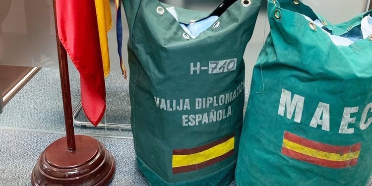 Exteriores dedicará algo más de cinco millones al transporte de la valija diplomática