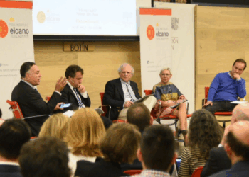 Expertos venezolanos piden un acercamiento entre oposición y chavismo moderado