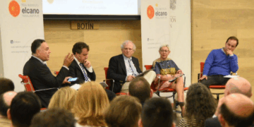 Expertos venezolanos piden un acercamiento entre oposición y chavismo moderado