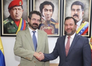 El canciller de Maduro recibe al primer embajador de España en más de dos años